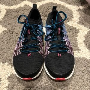 Like new!! Girls Under Armour size 4.5Y